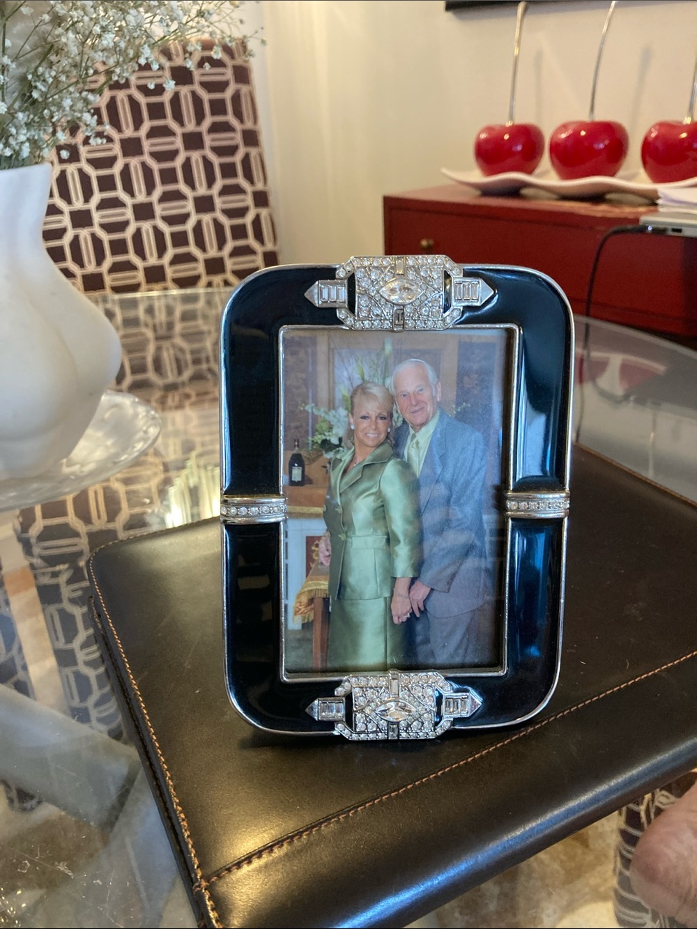 Elegant Black Photo Frame with Crystal Accents